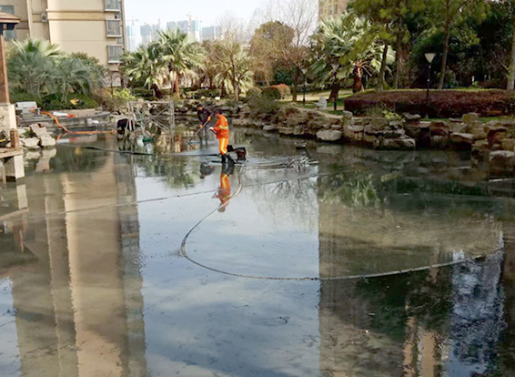 桐梓景观池淤泥清理