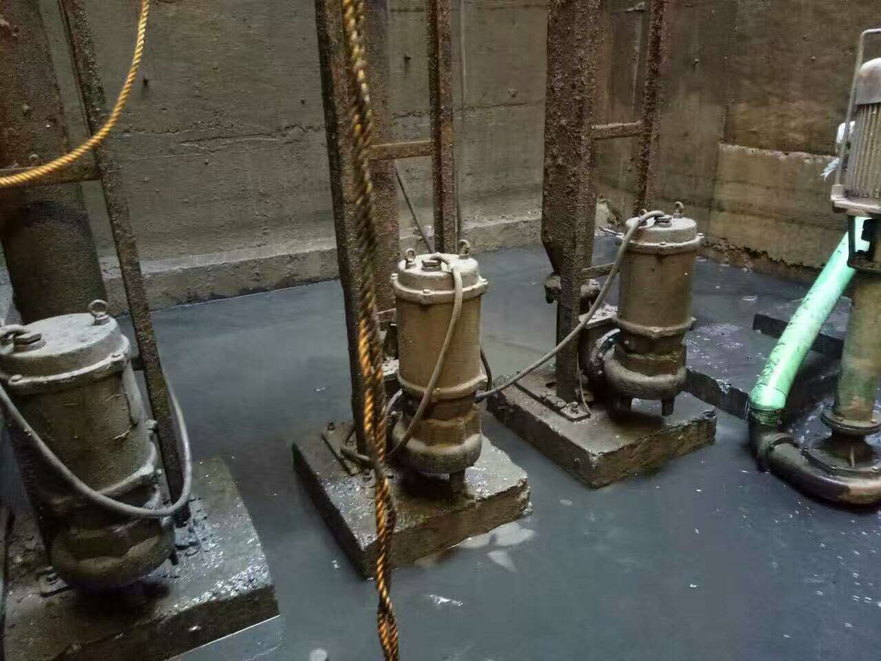 桐梓污水池清理